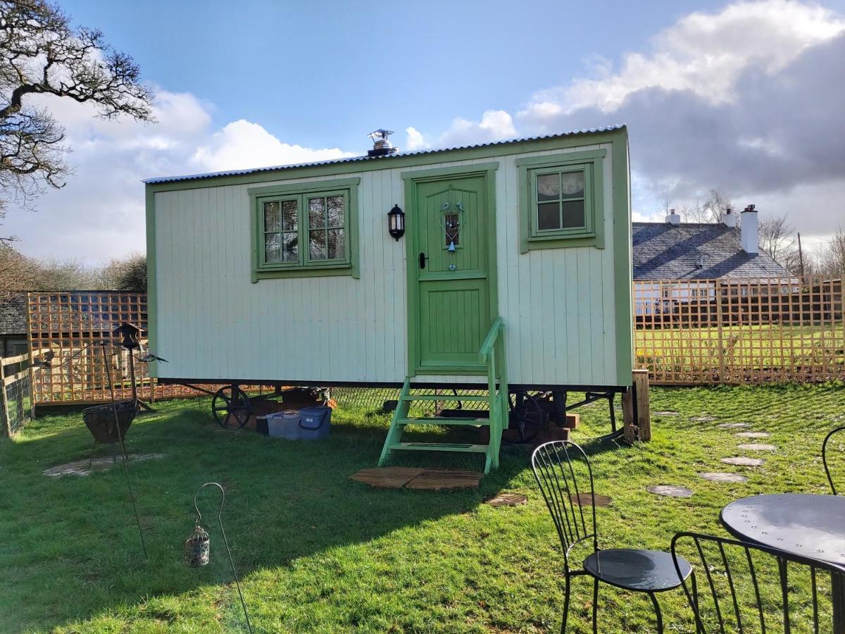 The Old Mill Shepherds Hut Окхемптон Экстерьер фото