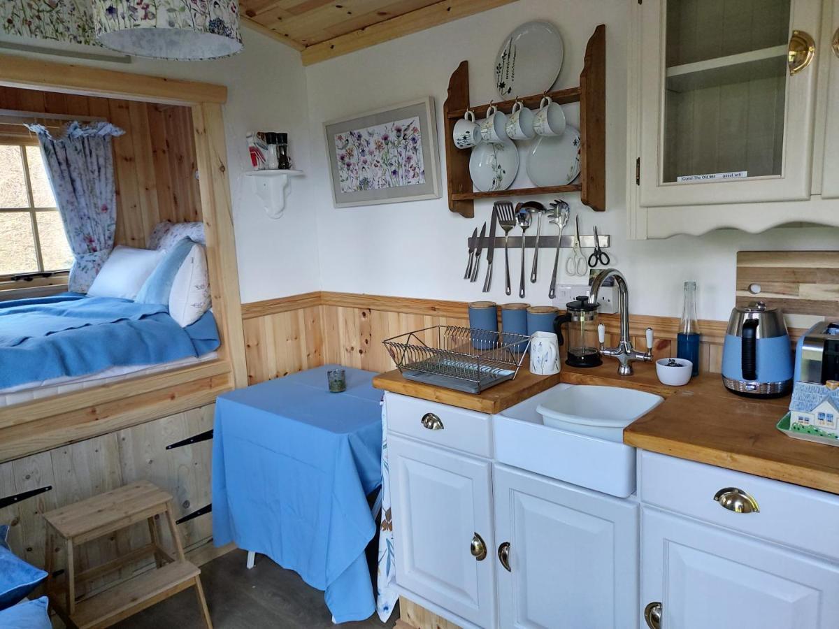 The Old Mill Shepherds Hut Окхемптон Экстерьер фото