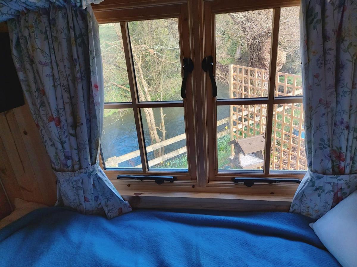 The Old Mill Shepherds Hut Окхемптон Экстерьер фото