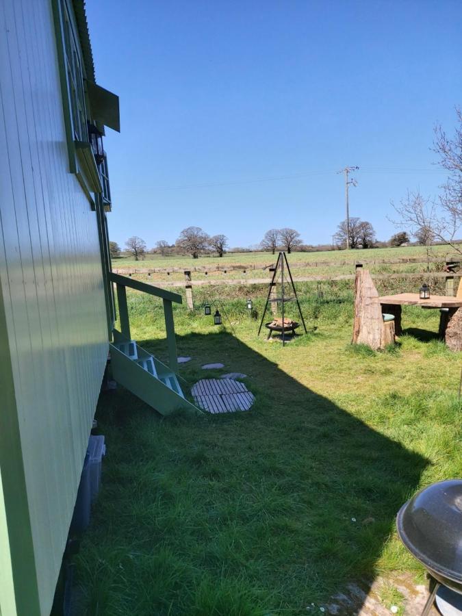The Old Mill Shepherds Hut Окхемптон Экстерьер фото